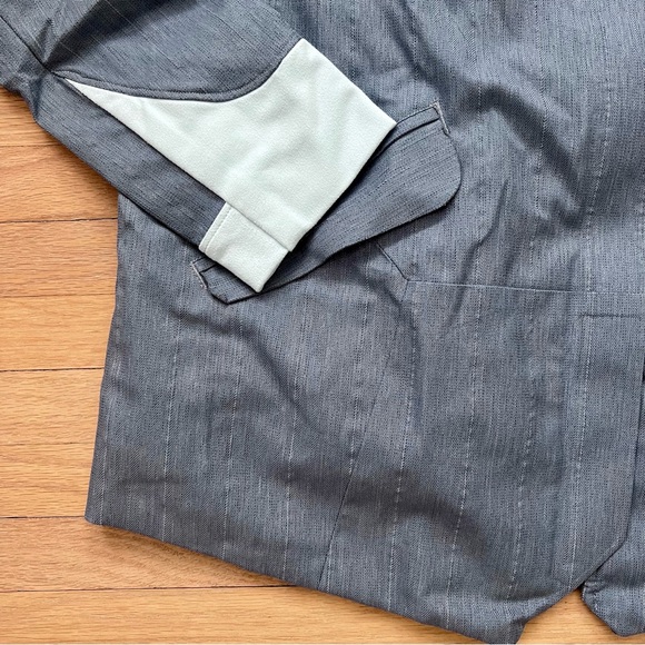 Brooks Running Rain Jacket (with Reflective Details) - Picture 3 of 5